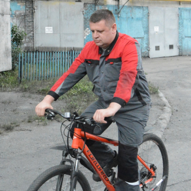 Сотрудников Челябинского электродного завода усадили на велосипеды